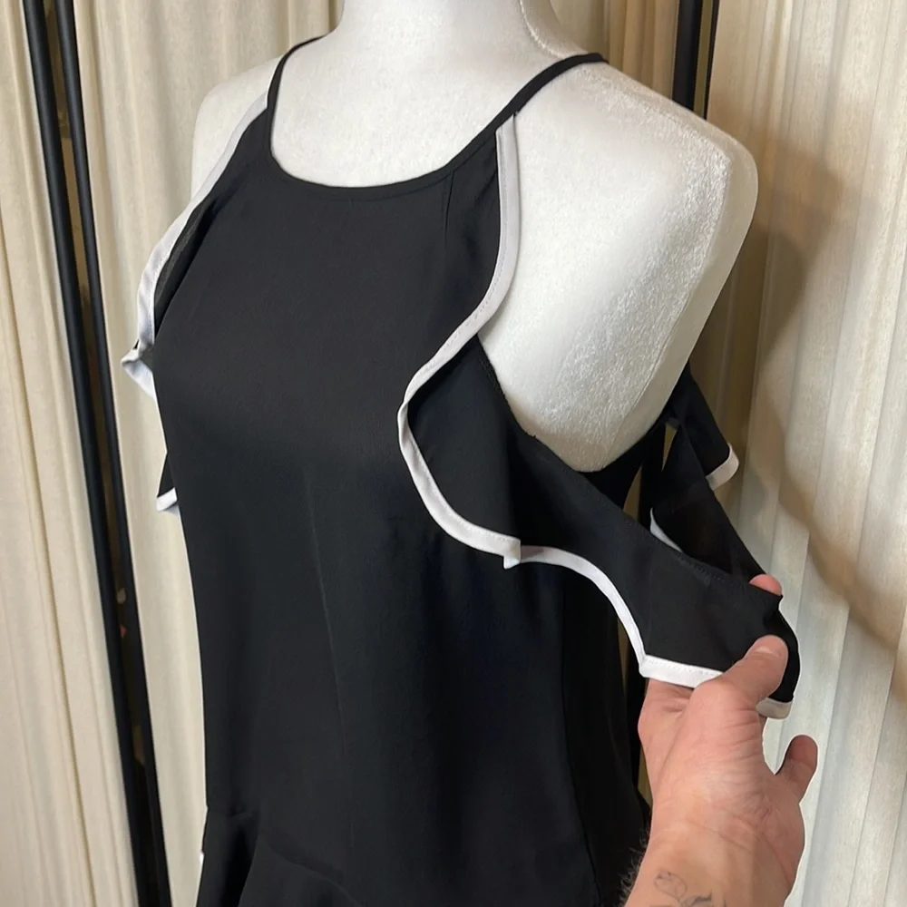 ❗️SOLD❗️EUC- COLD SHOULDER BLACK & WHITE RUFFLE BLOUSE SIZE SMALL - Picture 5 of 11